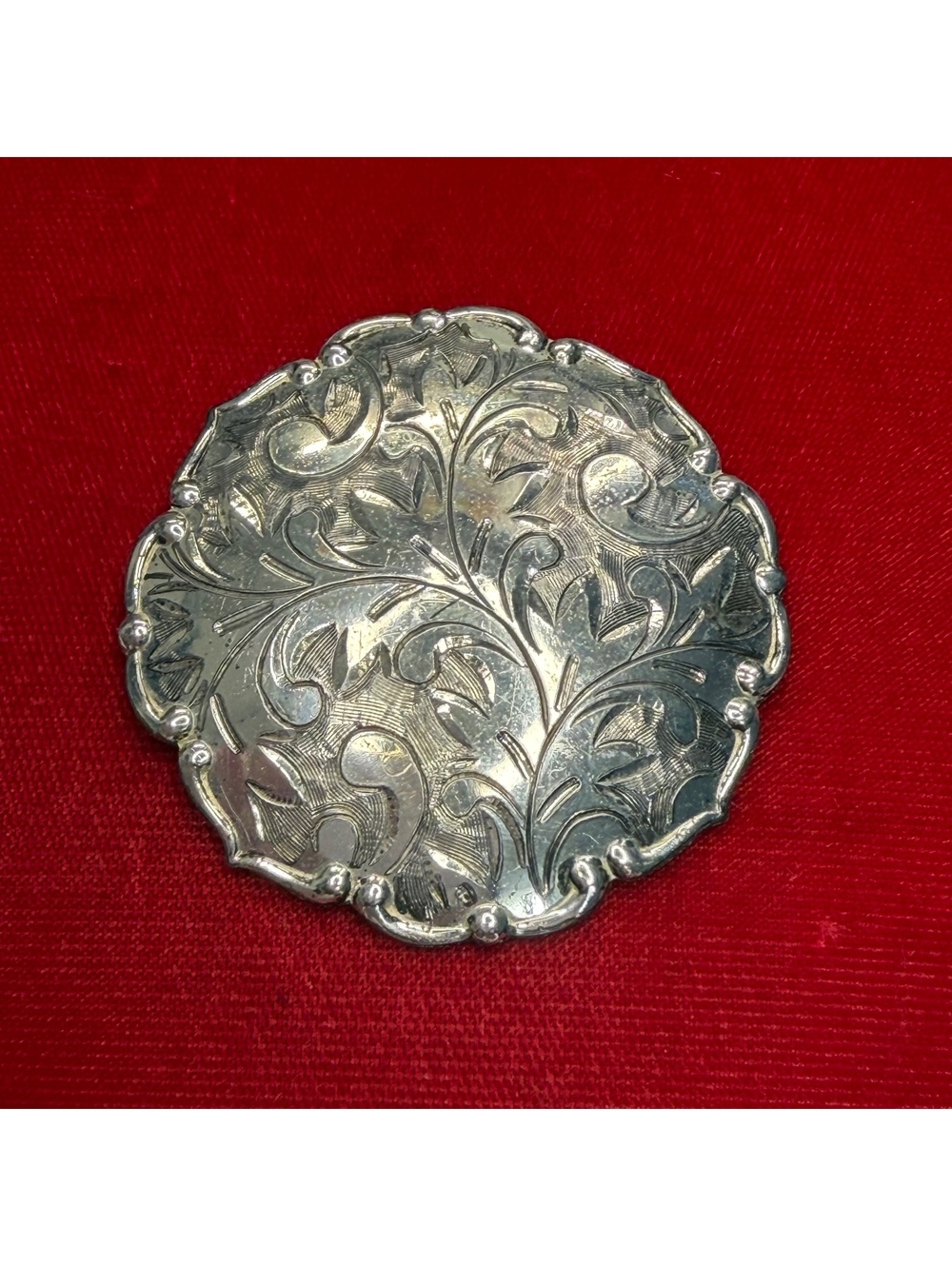 Sterling silver etched medallion brooch/pendant vintage